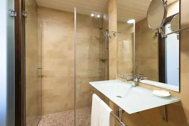 Tek Büyük Yataklı Oda, Balkon, Deniz Manzaralı