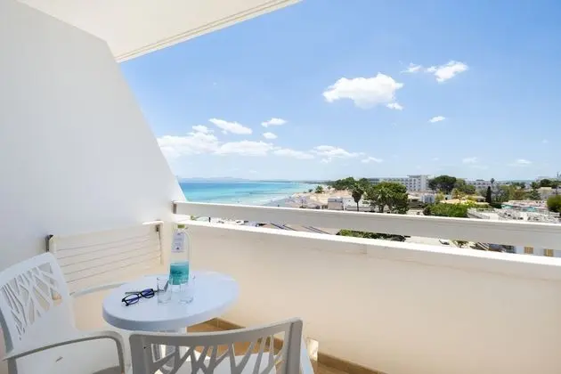 Tek Büyük Yataklı Oda, Balkon, Kısmi Deniz Manzaralı