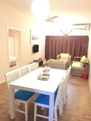Daire, 3 Yatak Odası, Havuz Manzaralı
