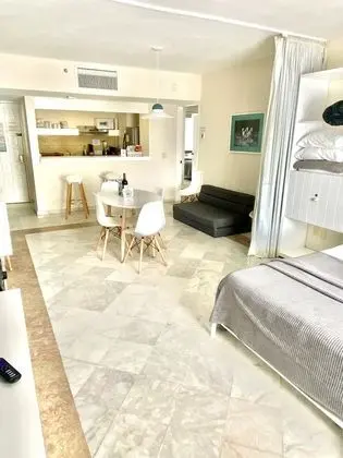 Superb Apartment, 2 Bedrooms, Kitchenette, Partial Ocean View