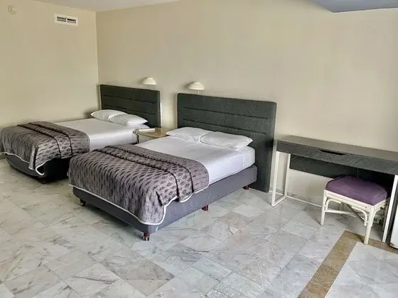 Superb Apartment, 2 Bedrooms, Kitchenette, Partial Ocean View