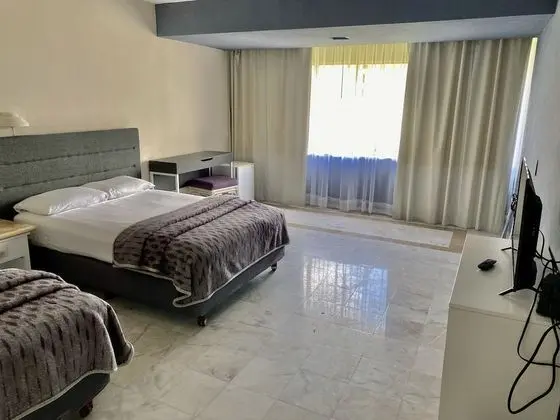 Superb Apartment, 2 Bedrooms, Kitchenette, Partial Ocean View