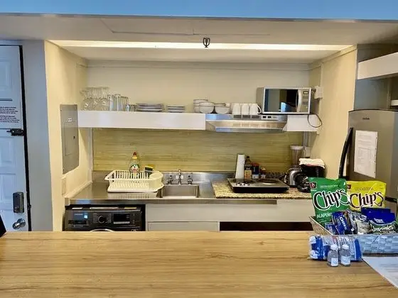 Superb Apartment, 2 Bedrooms, Kitchenette, Partial Ocean View