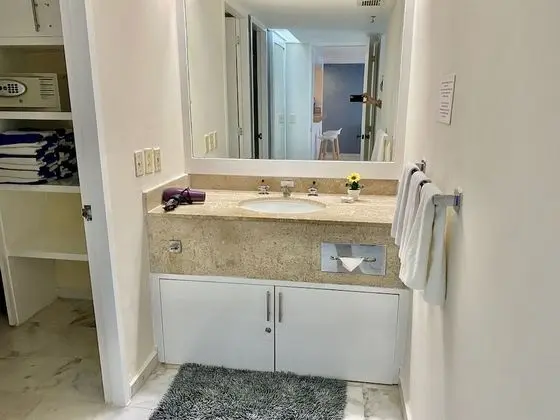 Superb Apartment, 2 Bedrooms, Kitchenette, Partial Ocean View