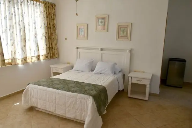 Junior Suit Queen Size Bed