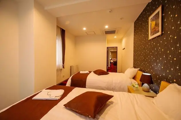 Süit (201, with 1 Rollaway Bed)