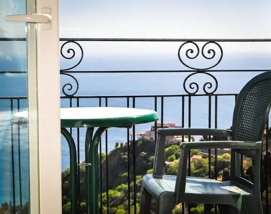 Tek Büyük veya İki Ayrı Yataklı Oda, Balkon, Deniz Manzaralı