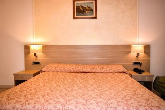 Tek Büyük veya İki Ayrı Yataklı Oda, Kısmi Deniz Manzaralı