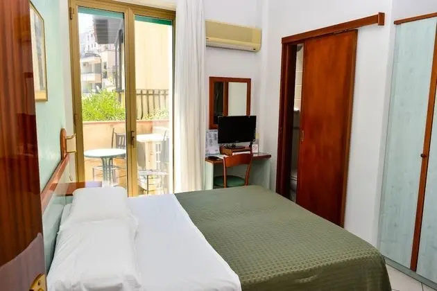 Tek Büyük veya İki Ayrı Yataklı Oda, Kısmi Deniz Manzaralı