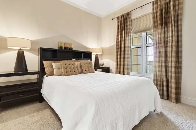 5068 Annunciation Circle, Unit 4304