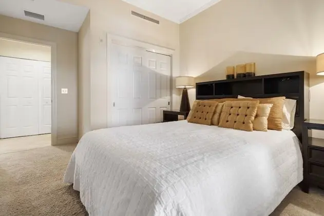 5068 Annunciation Circle, Unit 4304