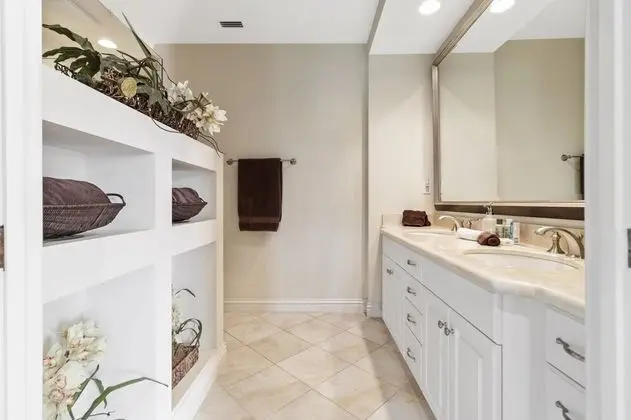 5068 Annunciation Circle, Unit 4304