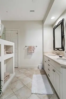 5080 Annunciation Circle, Unit 1202