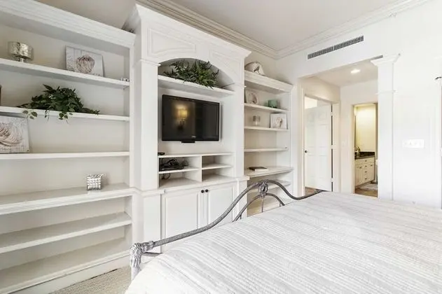 5080 Annunciation Circle, Unit 1205