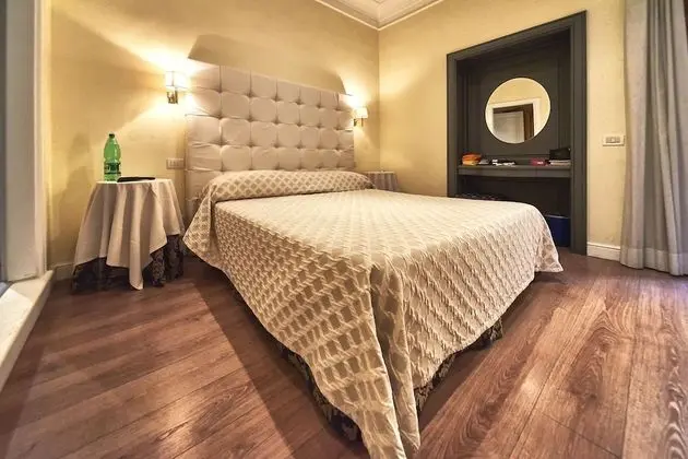 Büyük Yataklı Tek Kişilik Oda