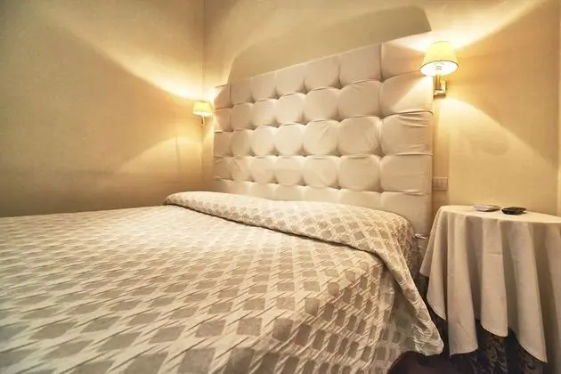 Büyük Yataklı Tek Kişilik Oda