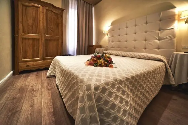 Büyük Yataklı Tek Kişilik Oda