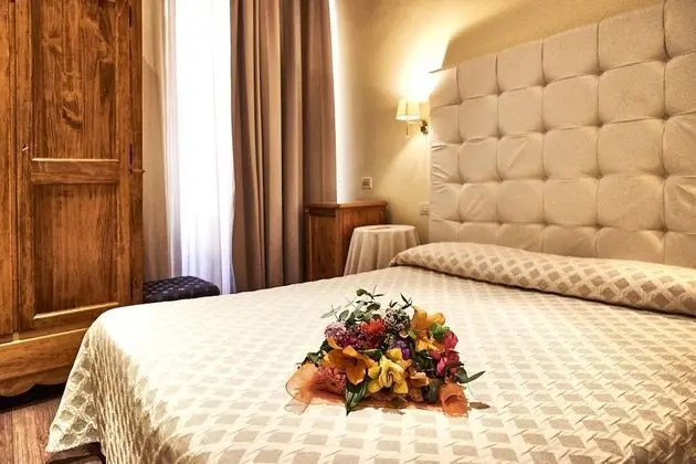 Büyük Yataklı Tek Kişilik Oda