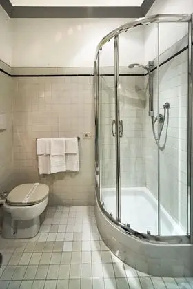 Büyük Yataklı Tek Kişilik Oda