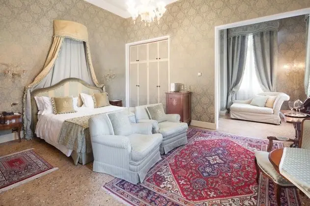 Villa (Suite Villa Degli Artist)