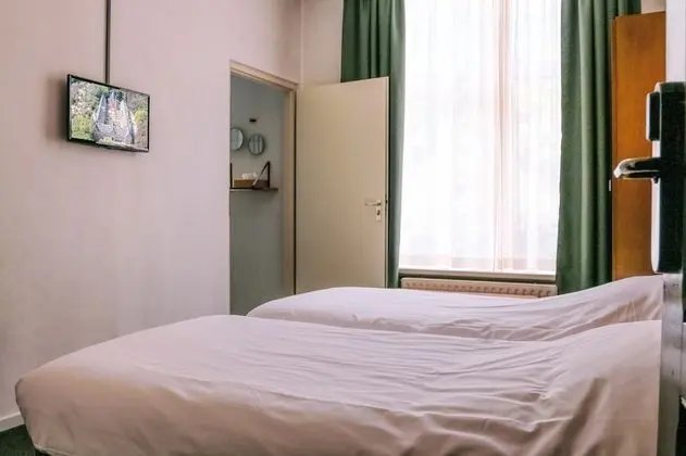 Tek Büyük Yataklı Oda, 2 Tek Kişilik Yatak