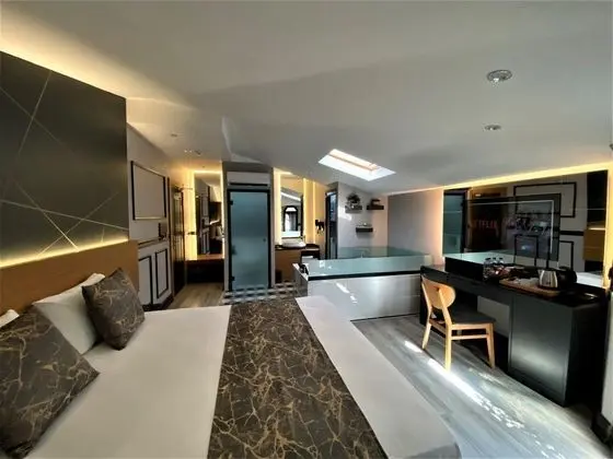 Queen Suite Oda Jakuzili, Bahce Manzarali