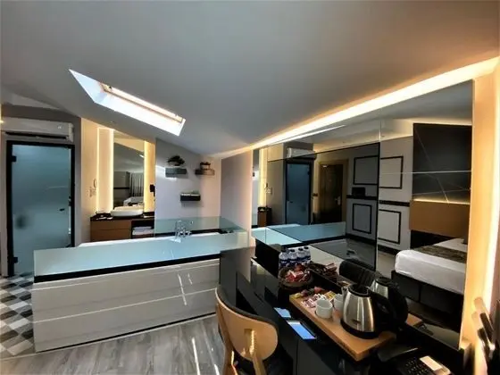 Queen Suite Oda Jakuzili, Bahce Manzarali