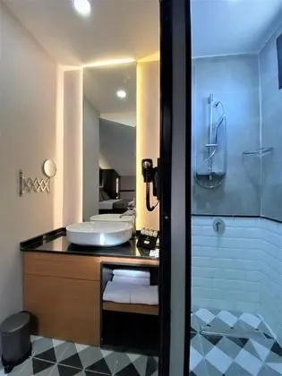 Queen Suite Oda Jakuzili, Bahce Manzarali
