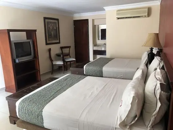 Tek Büyük Yataklı Oda, 2 Çift Kişilik Yatak