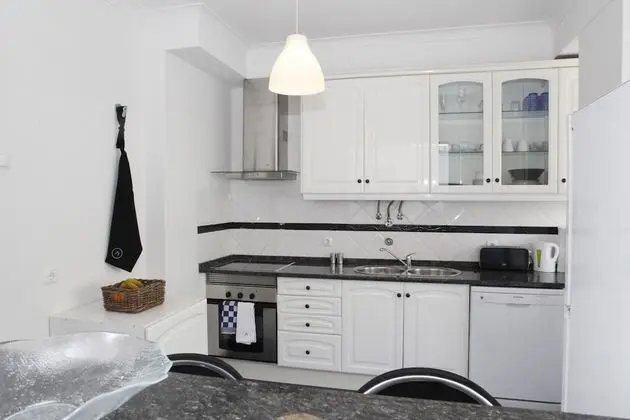 Apart Daire, 2 Yatak Odası, Mutfak, Bahçe Manzaralı