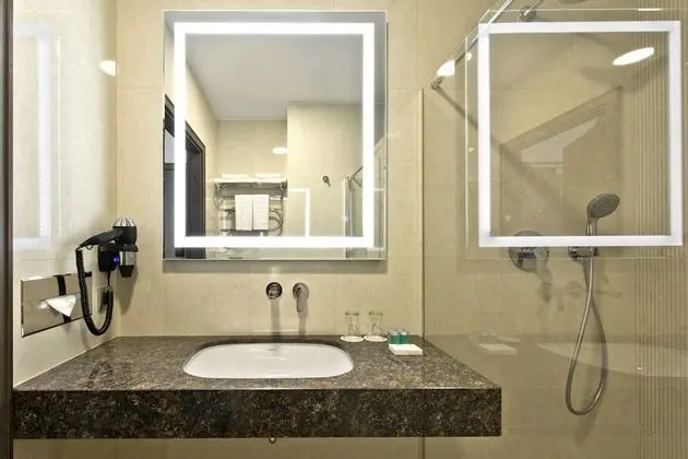 Standard Tek Büyük veya İki Ayrı Yataklı Oda, Balkon