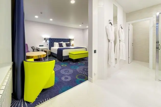 Luxury Tek Büyük Yataklı Oda