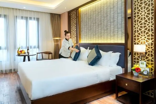 Deluxe Tek Büyük Yataklı Oda (Breakfast Included)