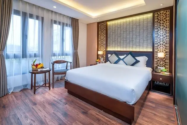 Deluxe Tek Büyük Yataklı Oda (Breakfast Included)