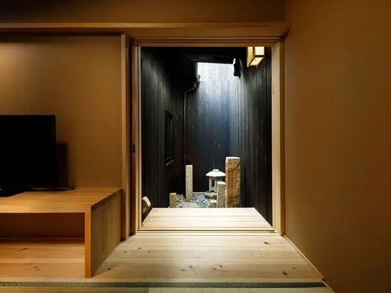 Ev, Sigara İçilmez (Private Vacation)