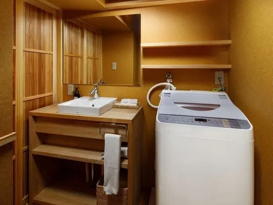 Ev, Sigara İçilmez (Private Vacation)