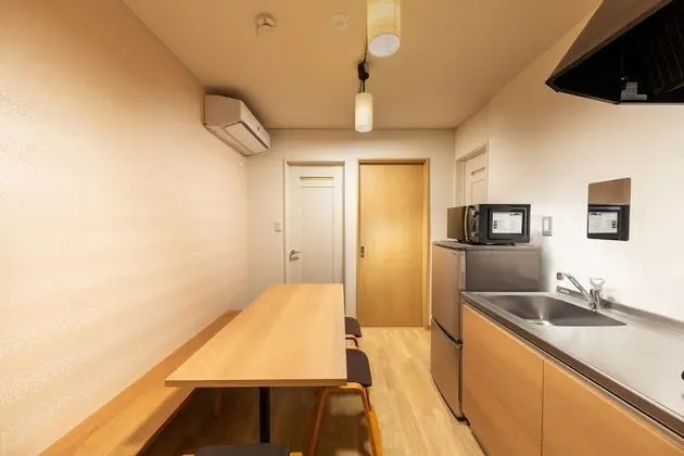 Ev, Sigara İçilmez (Private Vacation)