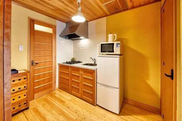 Dört Kişilik Oda, Sigara İçilmez (Vacation Home)