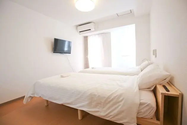 İki Ayrı Yataklı Oda, Ortak Banyo