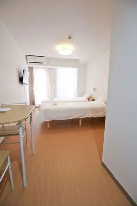 İki Ayrı Yataklı Oda, Ortak Banyo