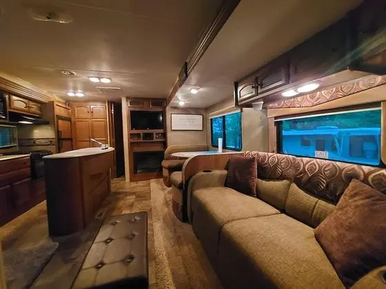 Kır Evi (Connie's Camp - 2014 Coachman W/bunkh)
