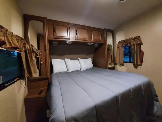 Kır Evi (Connie's Camp - 2014 Coachman W/bunkh)
