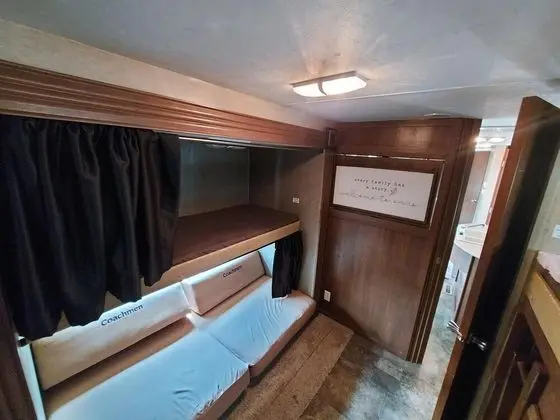 Kır Evi (Connie's Camp - 2014 Coachman W/bunkh)
