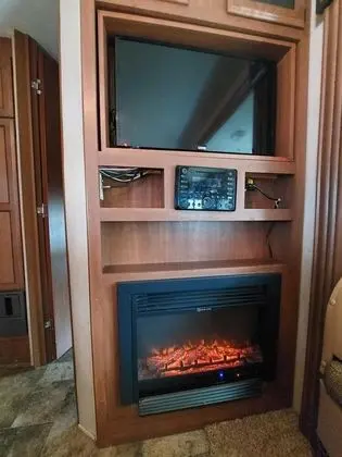 Kır Evi (Connie's Camp - 2014 Coachman W/bunkh)