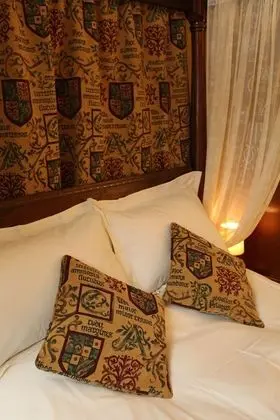 Four Poster Room