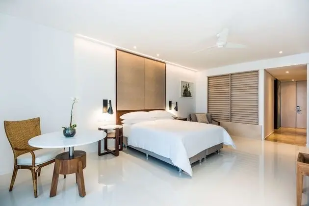 Preferred Club Junior Suite Tropical View King Bed