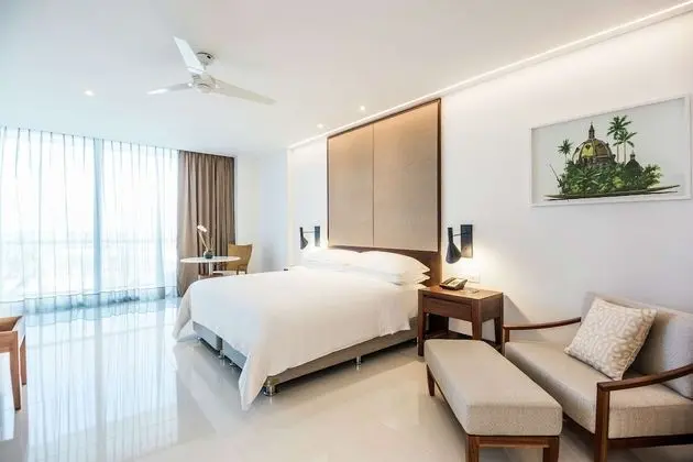 Preferred Club Junior Suite Tropical View King Bed