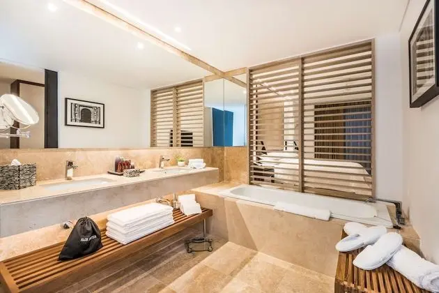 Preferred Club Junior Suite Tropical View King Bed