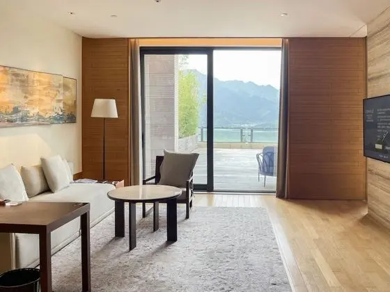 Deluxe Süit, 1 En Büyük (King) Boy Yatak, Göl Manzaralı