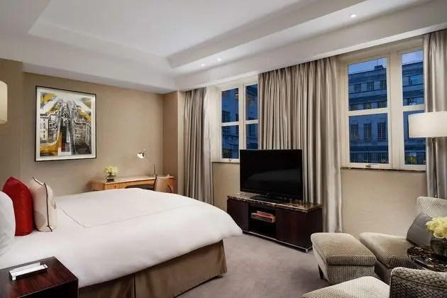 King Executive Accessible With Lounge Access
